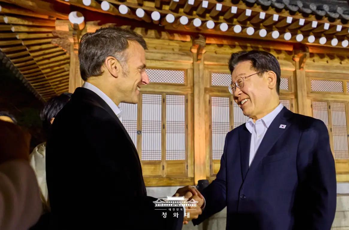 法国总统马克龙摊牌了，不装了，明确这次访问日本韩国就是为了成立新联盟，摆脱美国。