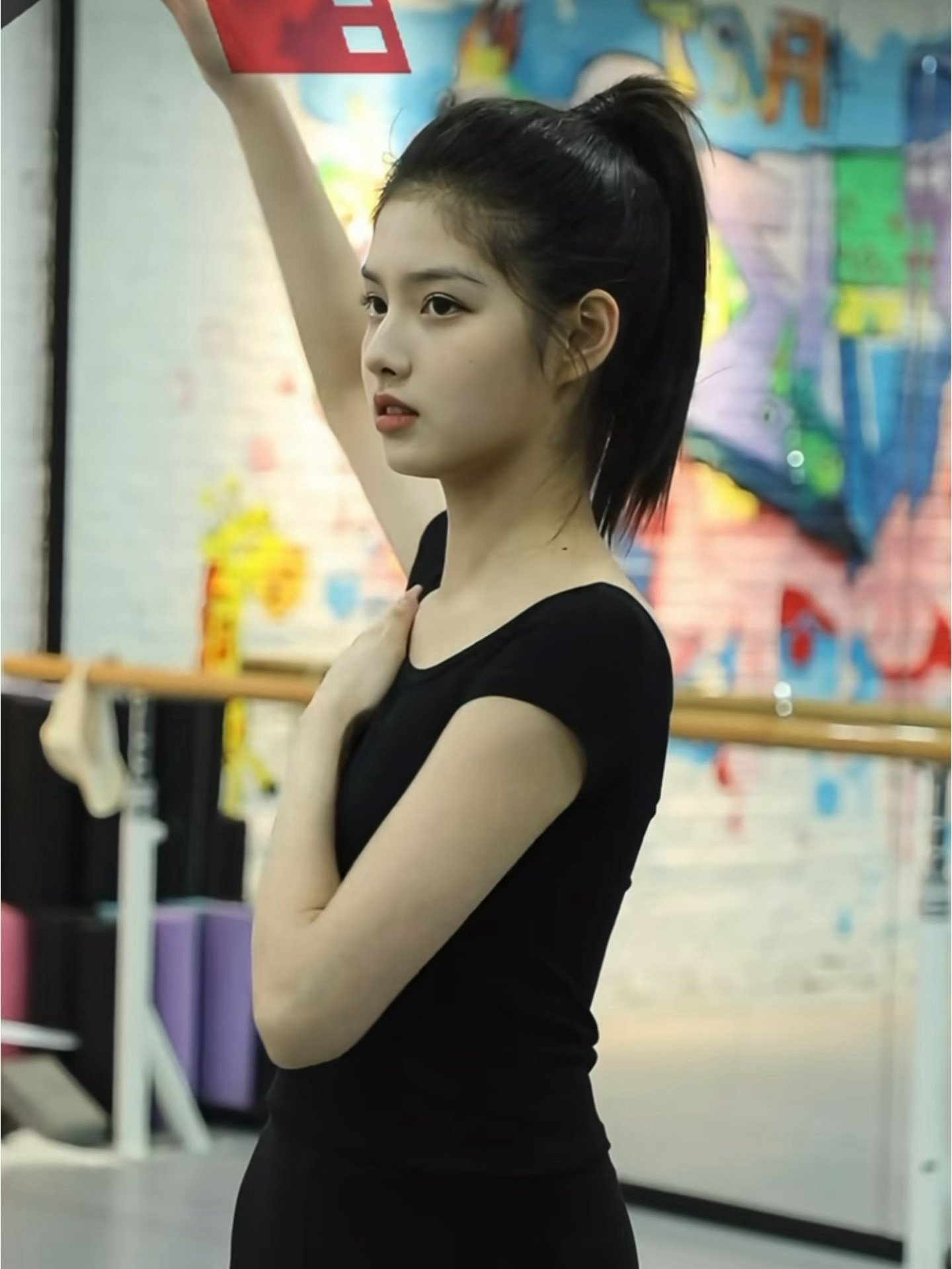 艾米确实是漂亮，艺考北电女生排名第一，还没上大学已经在那么多热门剧里刷脸，以后女