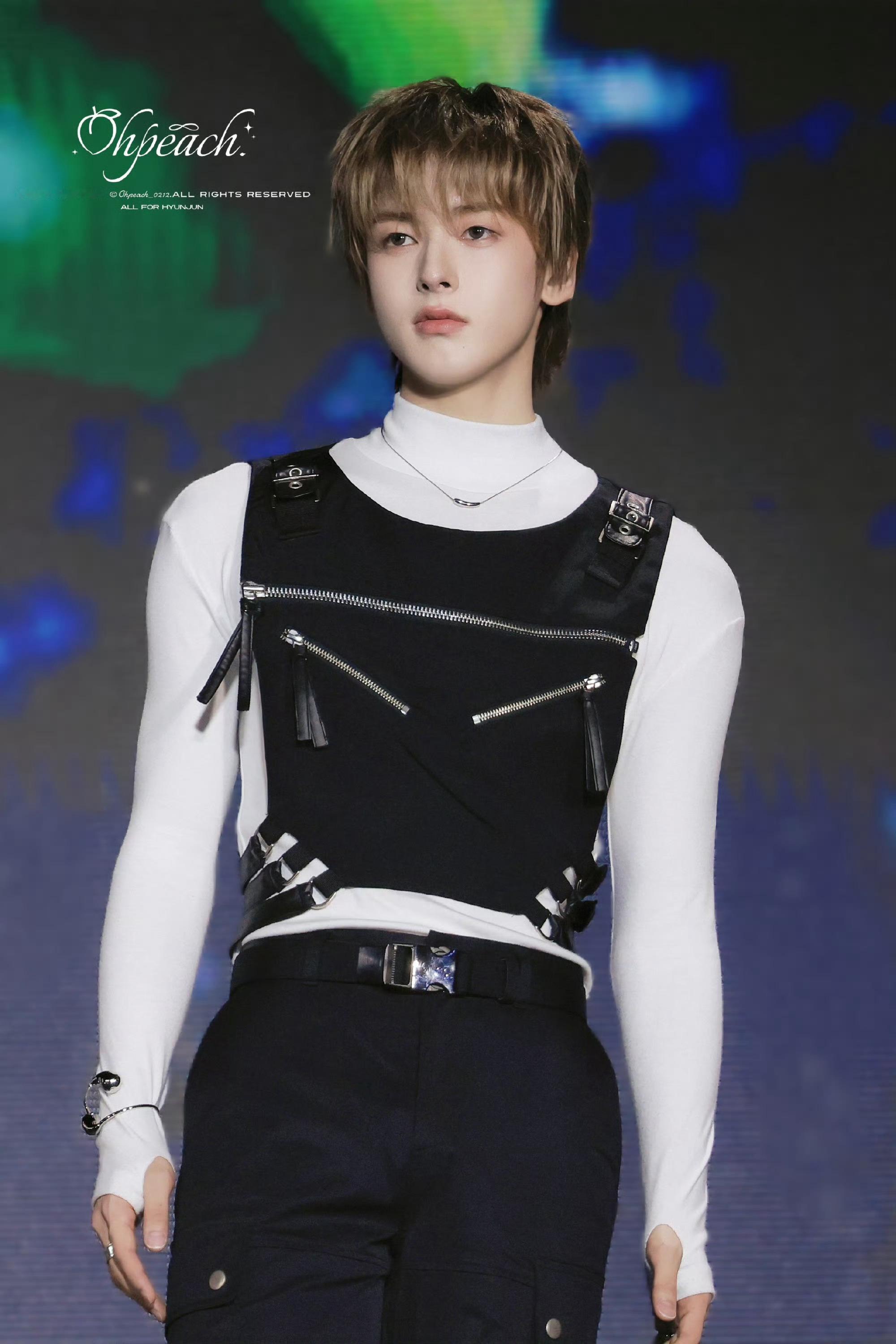 我真的好喜欢这套衣服，把她身材也展现的太好了吧