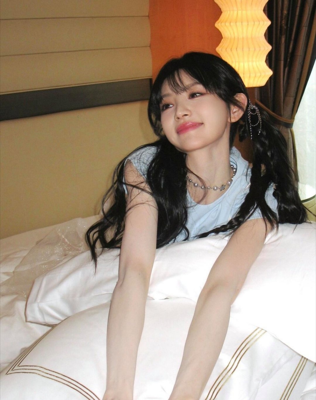 田曦薇居家写真，美腿白到发光
