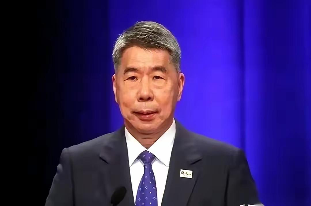所有人的镜头，都对准了张亚中办公室。蹲7月26号全代会的人都押宝，说他要掏个