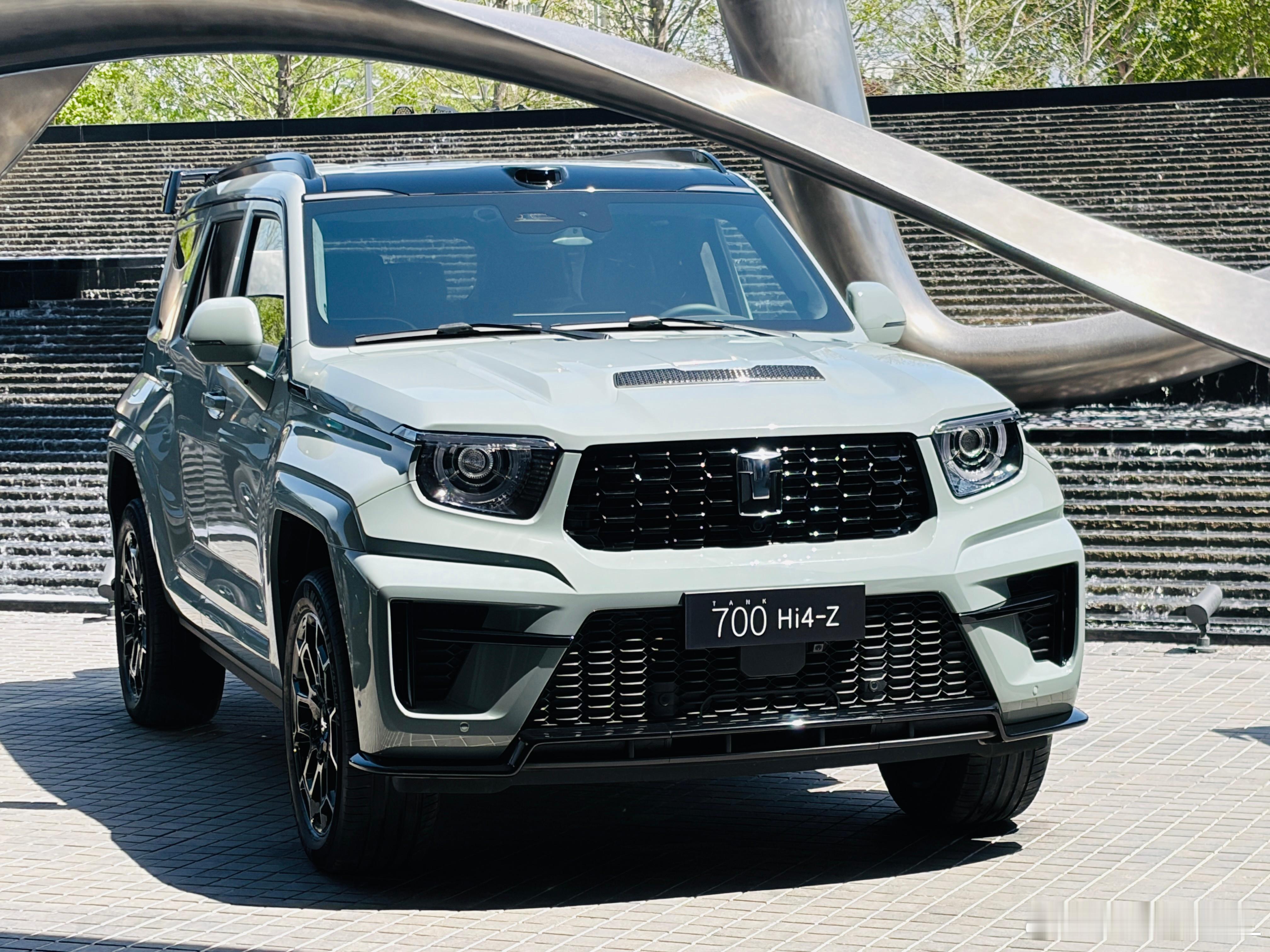 我原本有三台DreamCar。1、奔驰G500。2、丰田LC76柴油阿曼版。3