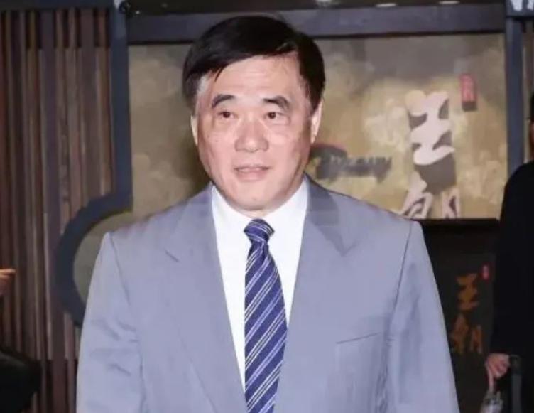 本来还不确定，直到看到这两个人，可以肯定郝龙斌要输了郝龙斌请的助选嘉