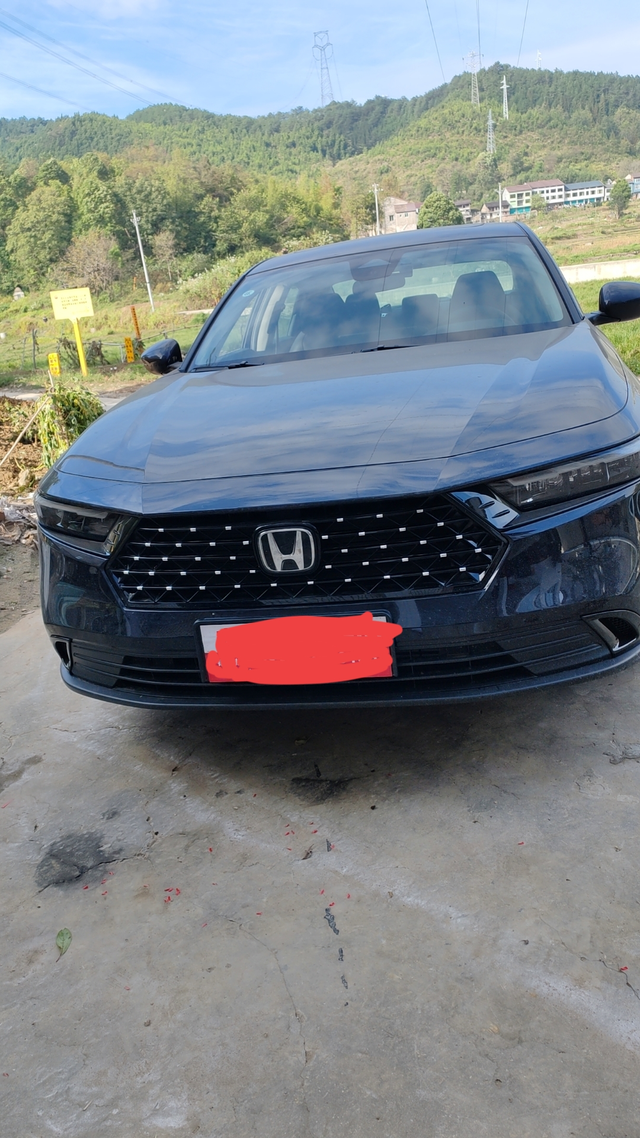 个人对24款雅阁外观内饰的评价整体来说外观还算不错，有两个地方不得不吐槽，轮毂