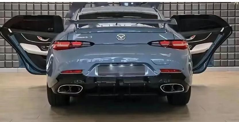 第一次看到全新马自达3实车，我真懂了什么叫“颜值杀伤力”。原本那台灵巧的小车，这