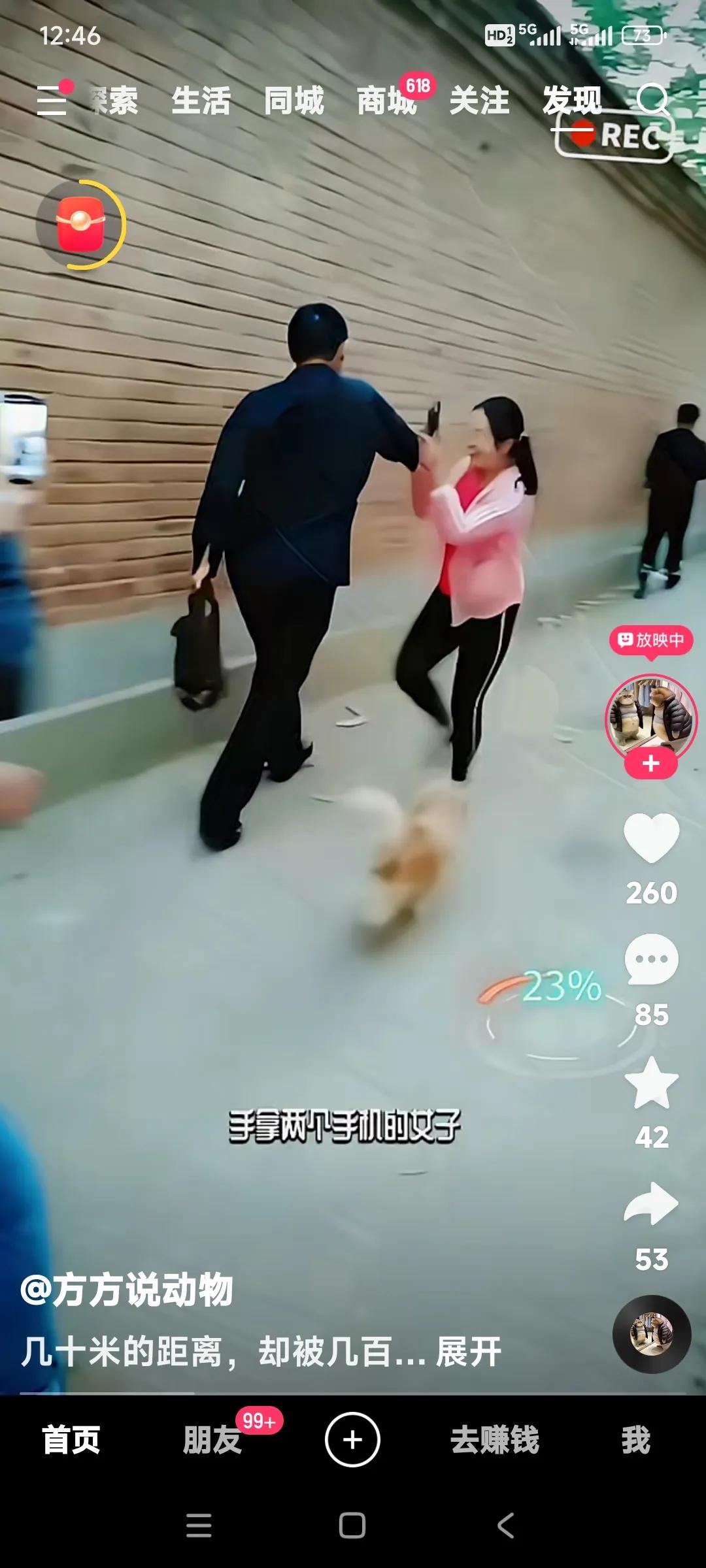 最低调最接近百姓的大明星里，当属大红大紫的朱之文。朱之文一出门，百姓都围着他