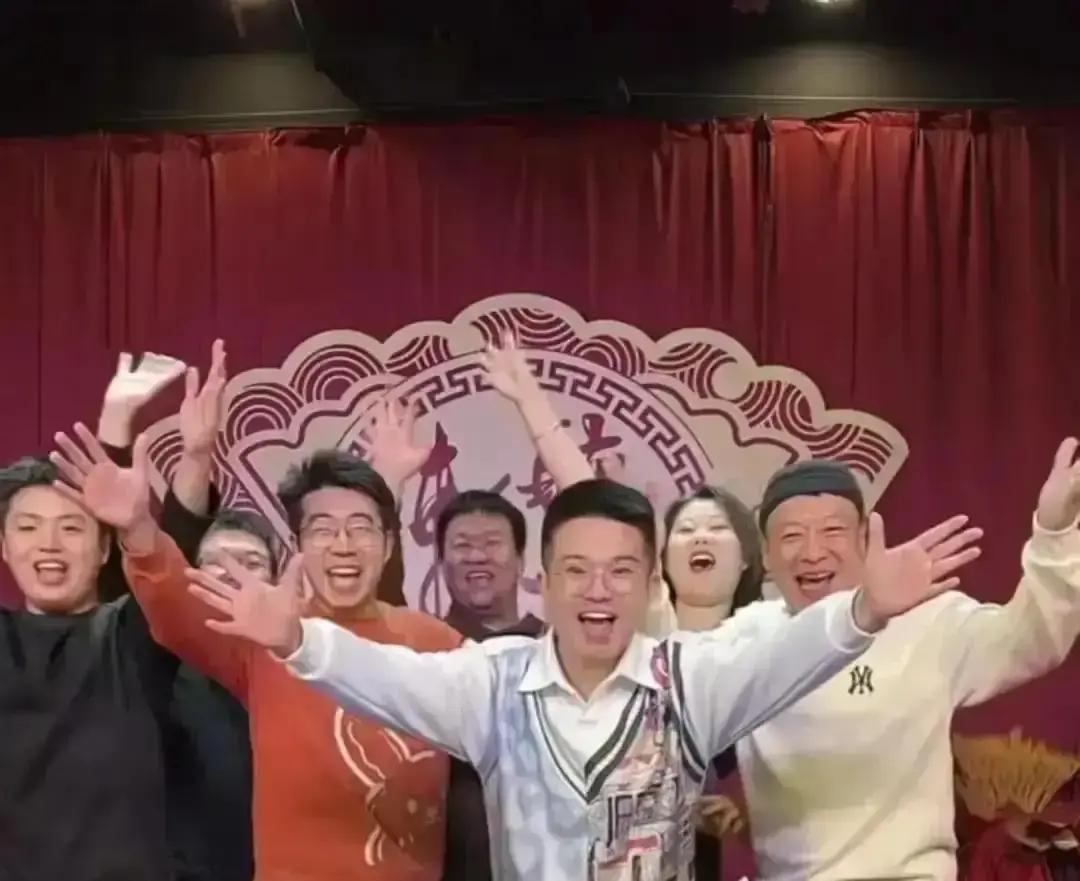 三年冷板凳，曹云金让她凌晨背贯口。一年后，小剧场座席全满。她叫田沛。在麒麟