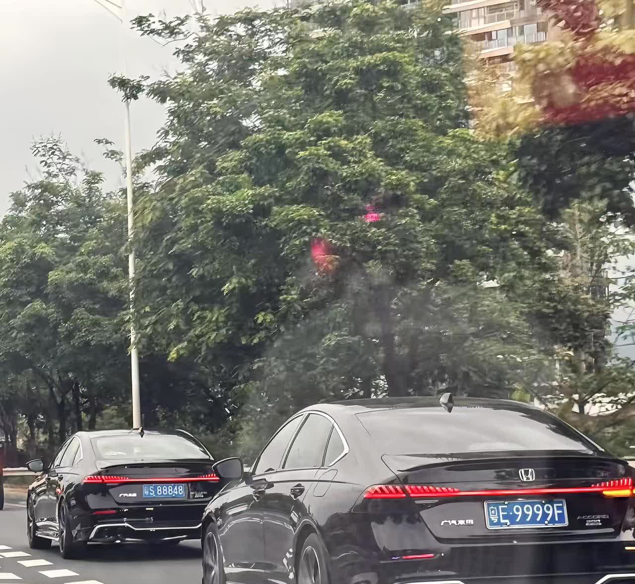 路上偶遇一台雅阁不懂就问这是什么版本帅的一塌糊涂