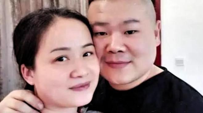 2010年，岳云鹏第一次去见郑敏的家里见她父母，他对着二老实诚的说道：我每个月工