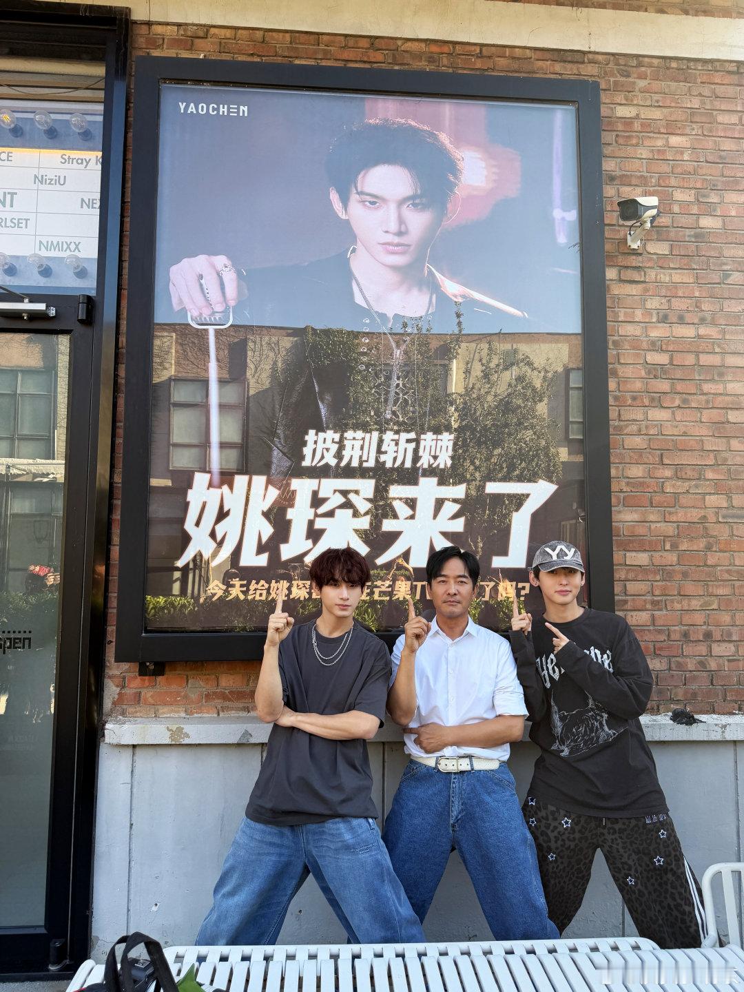 郭大叔和他的两个葫芦娃[吐舌头眯眼睛笑]🌞​