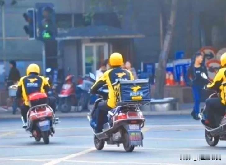 听一个跑外卖的同学说缴社保这个事，他说其实自己也想交职工社保，可算算账就犯难，每