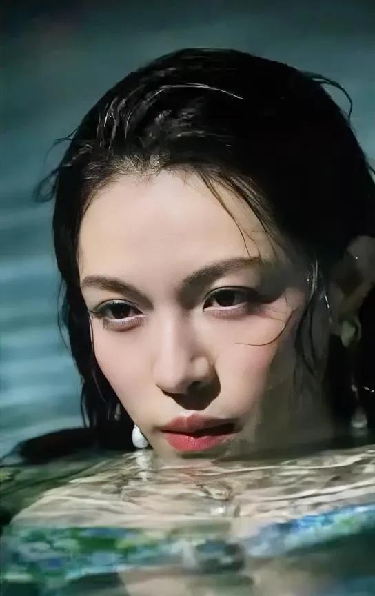#钟楚曦#钟楚曦VOGUE红毯封神！时尚感爆棚美到极致
