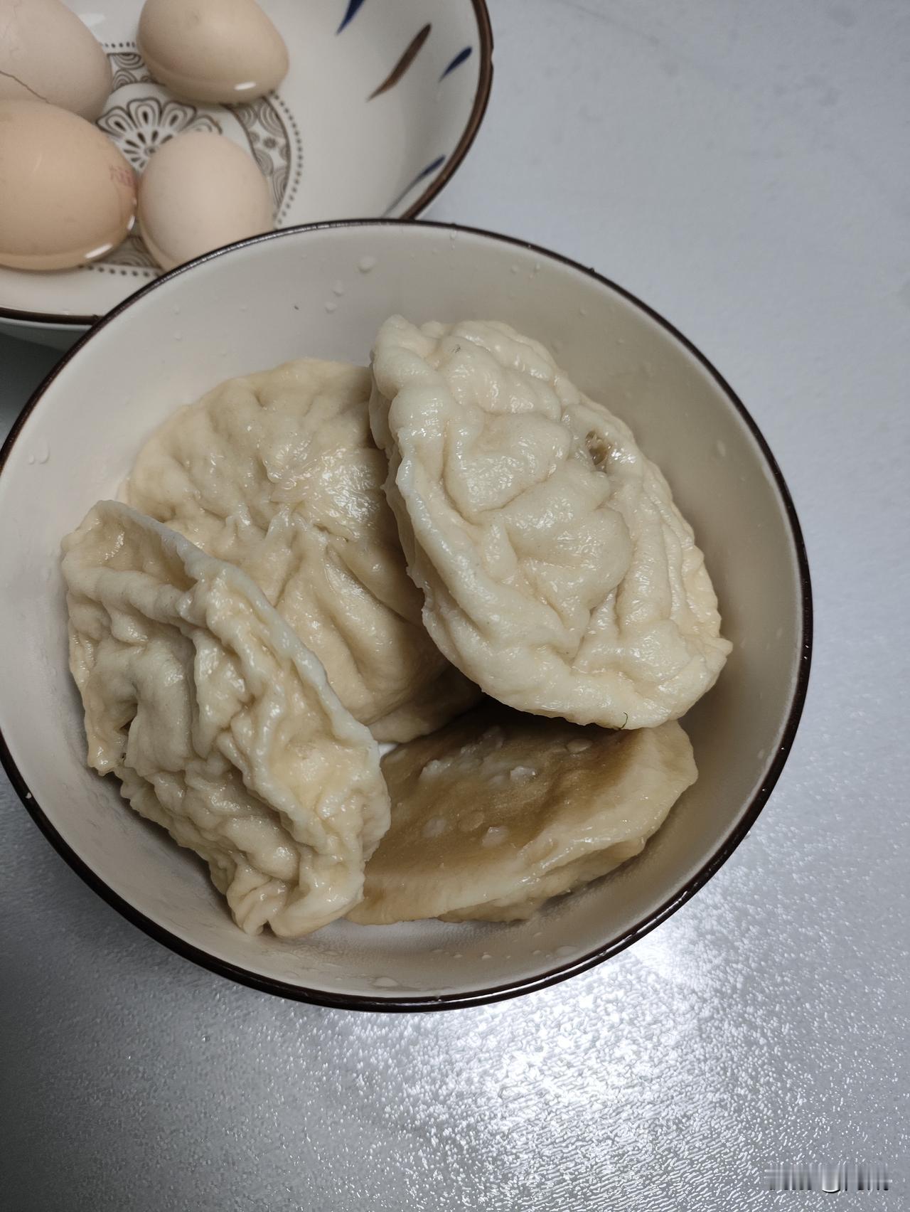 大过年的，老婆还要照常上班，我一早就醒了，两个孩子还睡得香，不忍心叫醒，打算九点