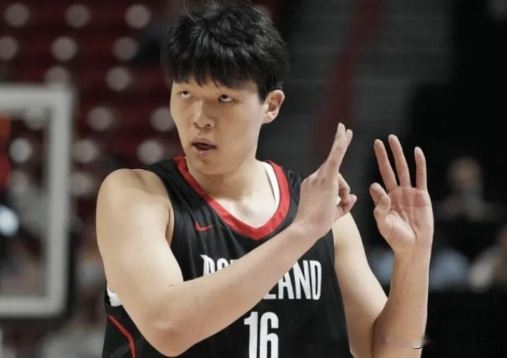 1月17号的杨翰森，在NBA的G联赛创造3个生涯新高！1、半场取下10分10