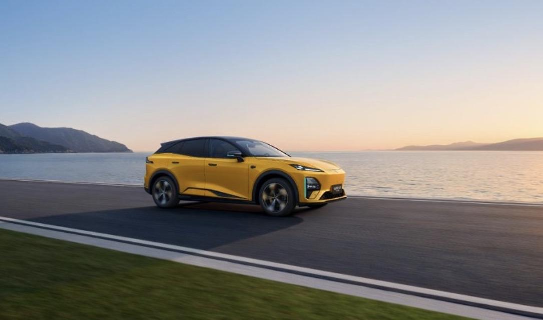 华为与众多车企的合作佳绩频传：1、华为+比亚迪，方程豹豹8火了；2、华为+赛