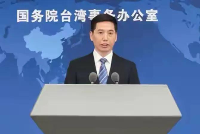 2025年10月30日,大陆四中全会公报悄悄把"和平统一"四个字给删了,转而琢磨