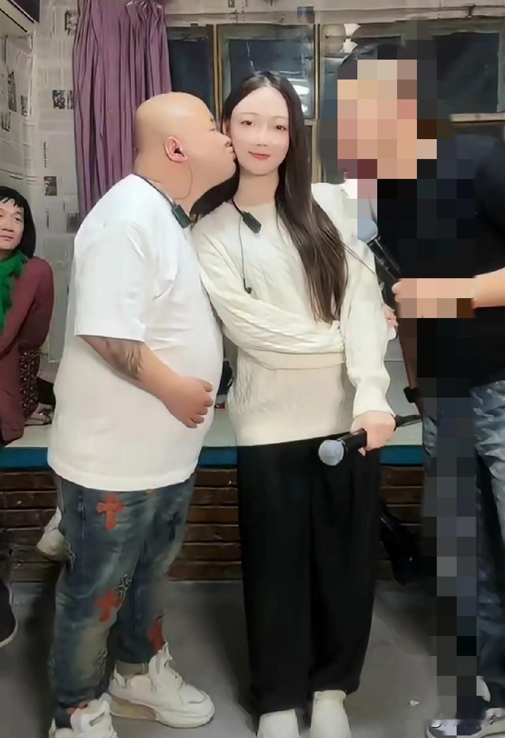 驴家一哥表示老狗现在被前妻整的挺难,但这一波也成全了佳希,人生直接到达顶峰!