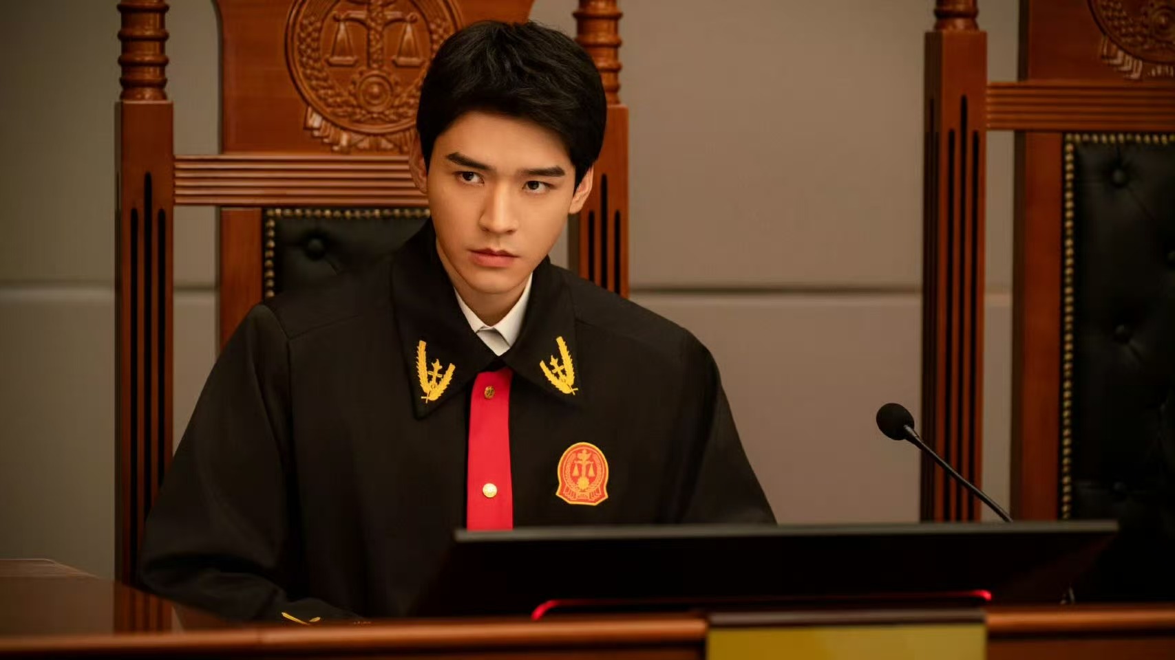 龚俊以心待人龚俊法庭造型龚俊以心待人，好帅，好棒呀