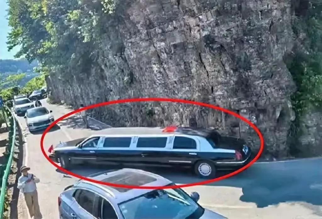 对这样的人应该怎么处理？好像也没违法，但是就是让人讨厌。就是因为他这条路堵车