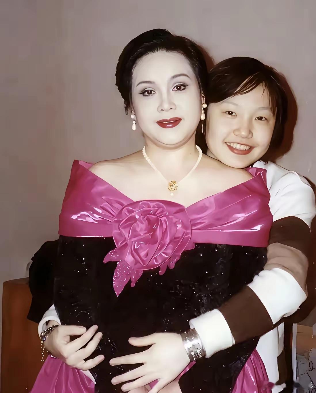 李谷一已经82岁了，在北京家中养老，已连续4年缺席央视春晚。身体状况不佳，有严重