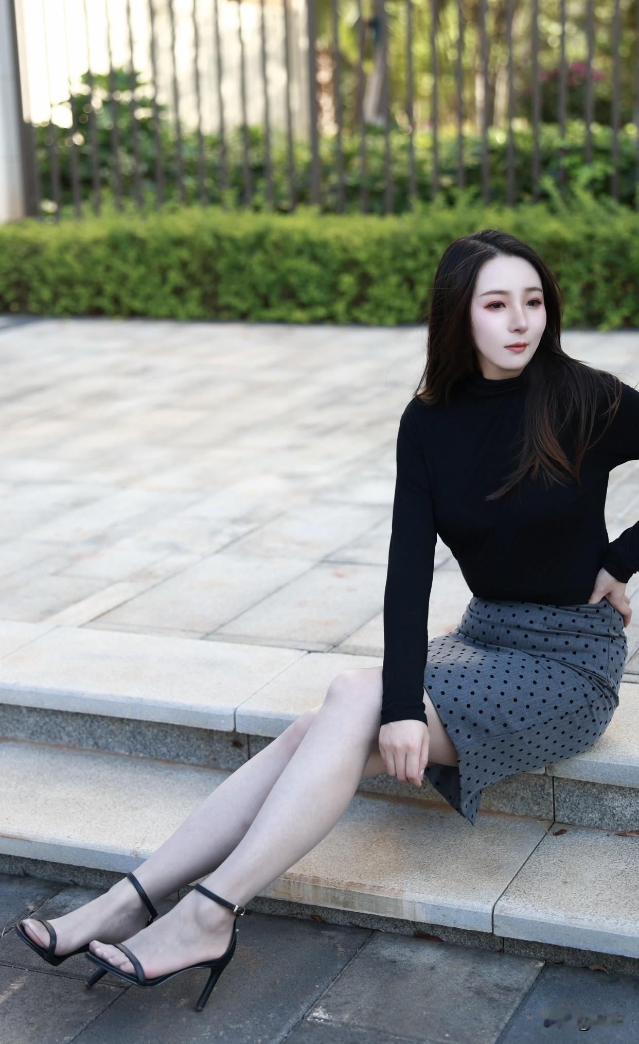 漂亮和气质,哪个重要?气质才是细水长流的魅力。像那些油画里的女子，她们可能不符合