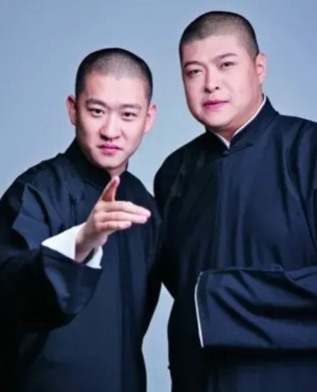 2010年，曹云金决定离开德云社，临走时，他还带走了自己的搭档刘云天。郭德纲不愿