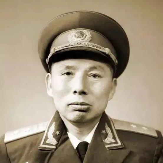 参加长津战役的三个军，都是哪位将领任军长“1951年1月，战役总结会上，一位刚