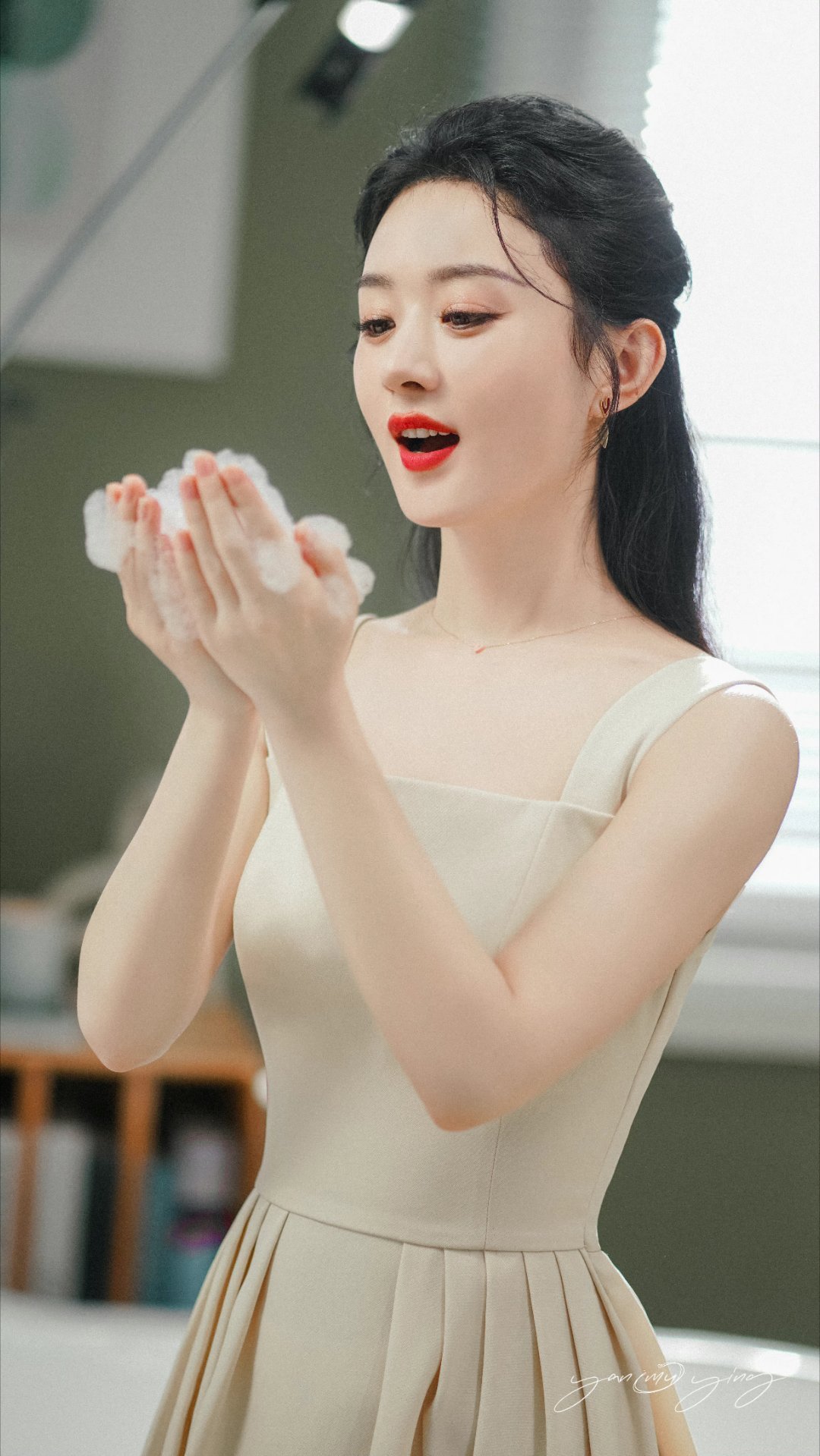 赵丽颖月色漫过山海爱意跨越距离中秋快乐​​​