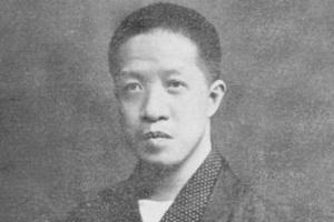 1913年，章太炎一边大骂“袁贼”，一边抡起手杖，将袁世凯总统府的器物砸得稀巴烂