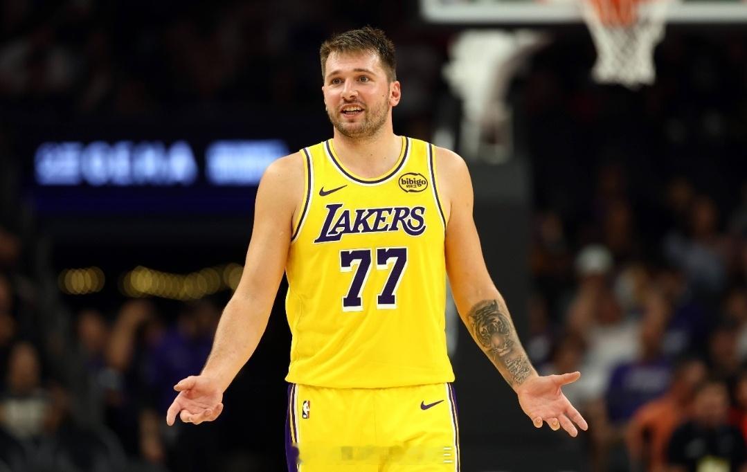 比肩传奇！东契奇成为NBA历史第四位40分三双次数上双的球员NBA常规赛，湖人今