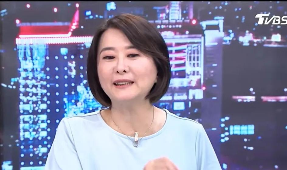 岛内政客对大陆的称呼用“中国”2日晚上，在岛内某节目现场，国民党立委王鸿薇、媒