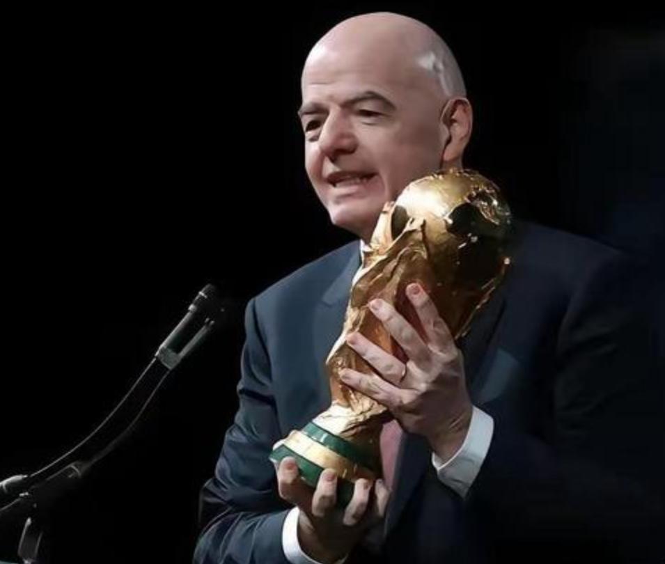 国际足联急疯了！秘书长级高管亲自来华，张口就要10多亿转播费，网友怒了：不转也罢