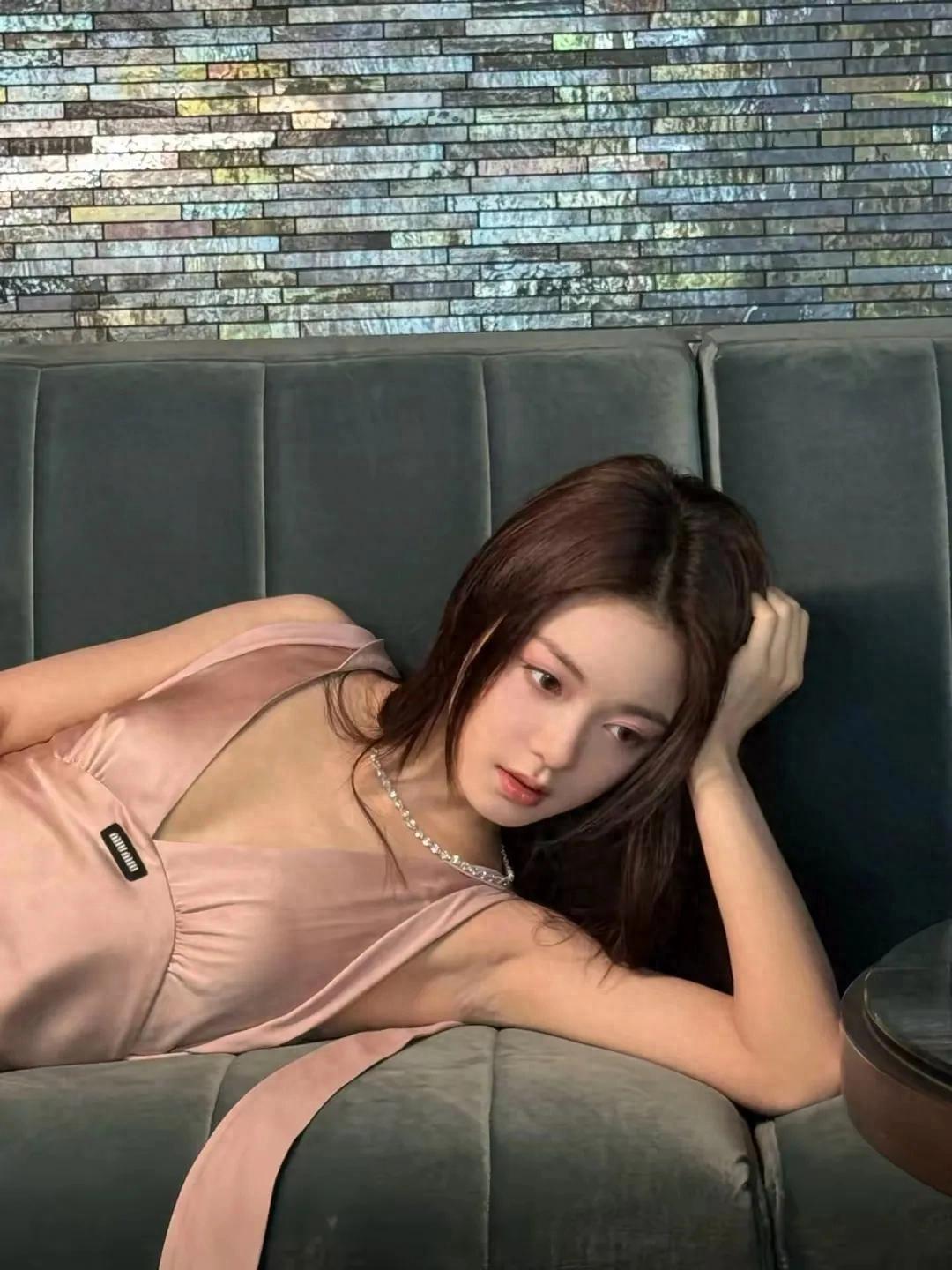 赵今麦妩媚多姿太美了