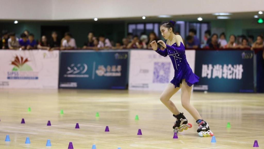 孩是有点吓人的!冯辉 2011 上海轮滑公开赛 亚