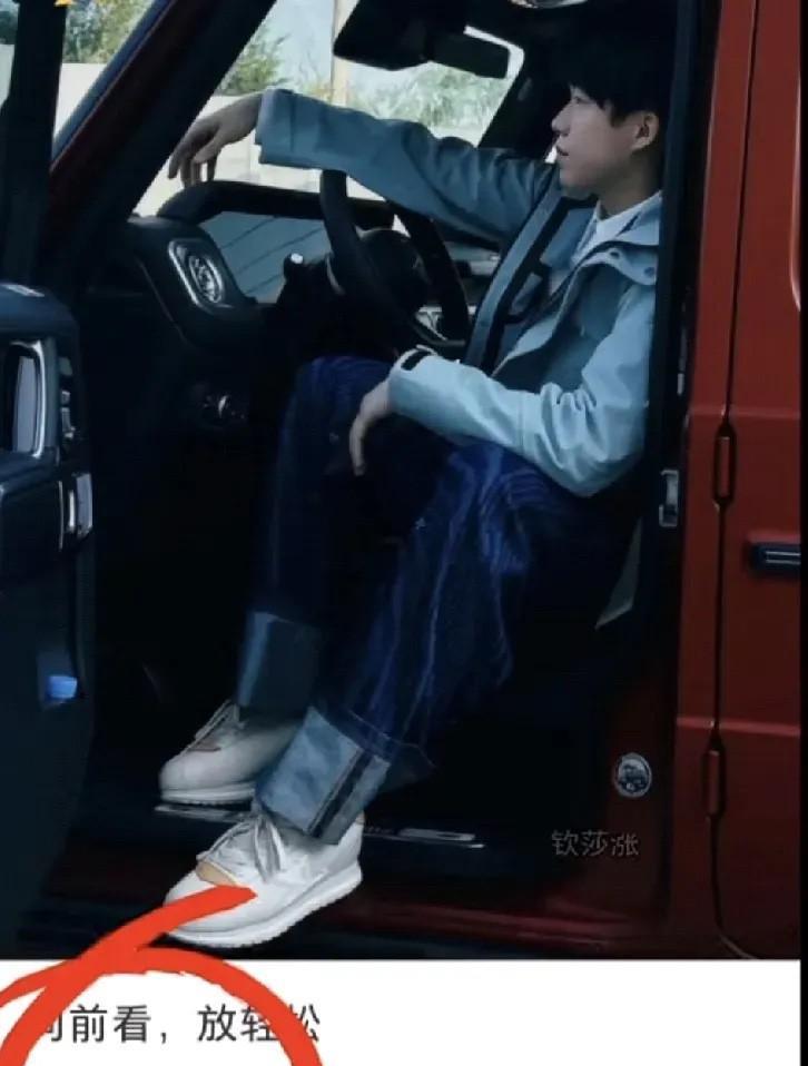 （我也就是看看哈，这全身上下都是我买不起系列[笑着哭]）就说他这泼天的流量，各家