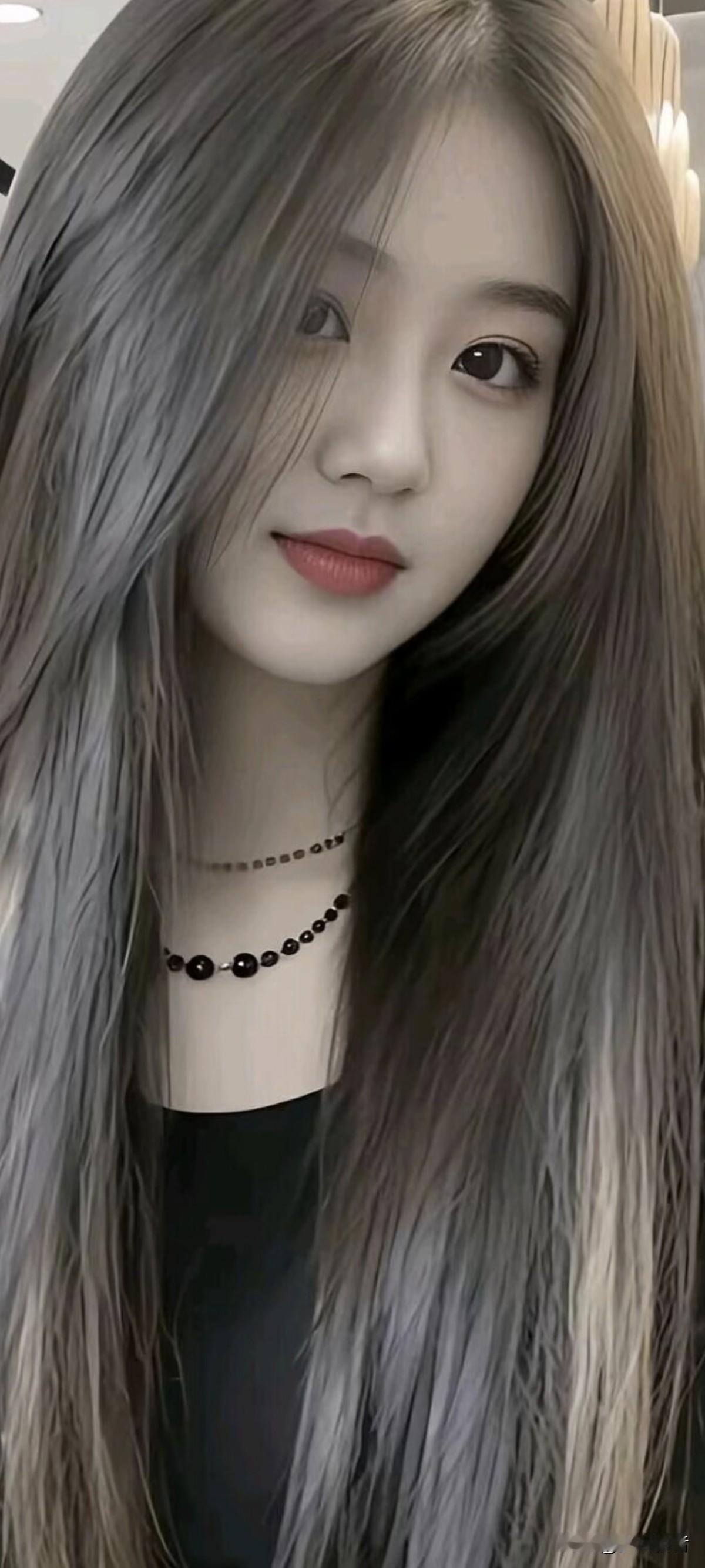 黑黑的长发总能带来别样的美感！