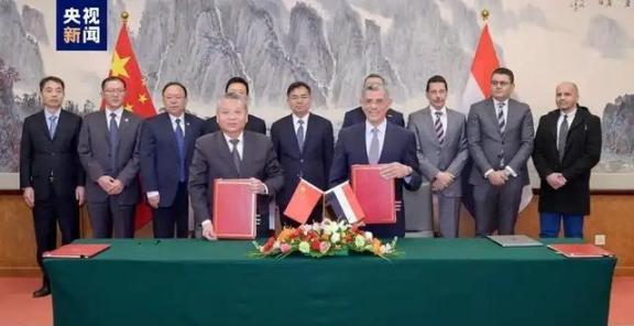在伊朗和埃及之间，中国为什么选了埃及为突破口？因为伊朗这个国家不光反华，估计还想