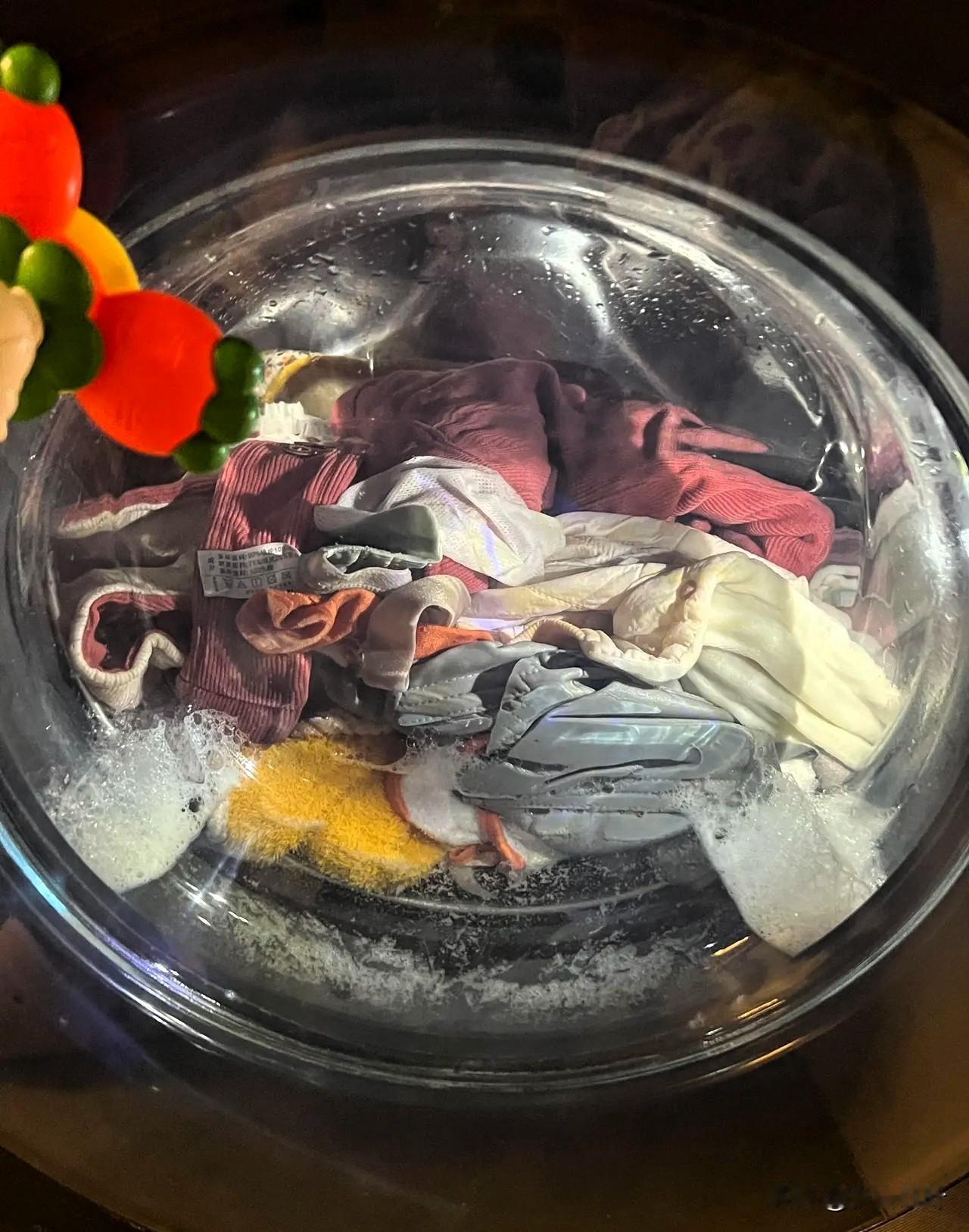 天塌了，穿了三年有洗衣液残留的衣服！谁能想到！我家娃穿了3年的衣服，居然藏