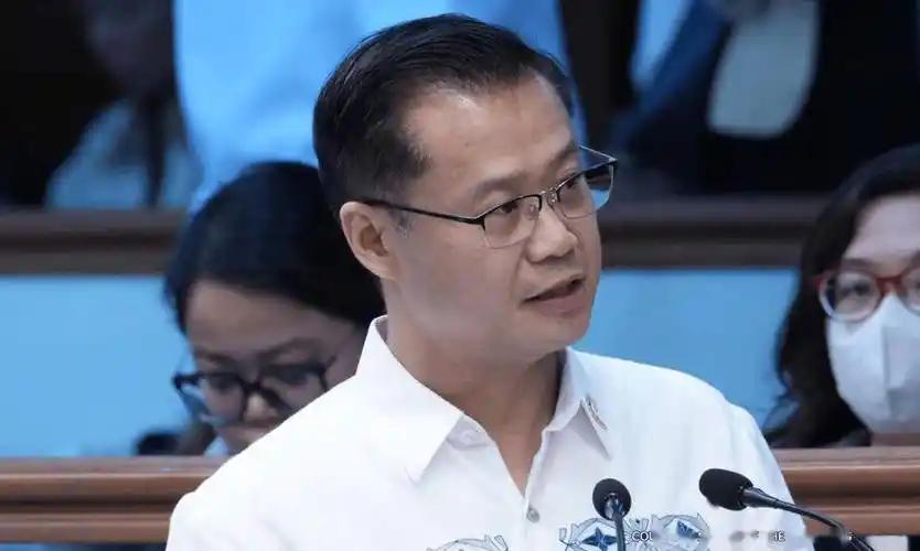 菲律宾新任参议长张侨伟最近干了一件很微妙的事：他没有急着帮谁赢，也没有急着替谁挡