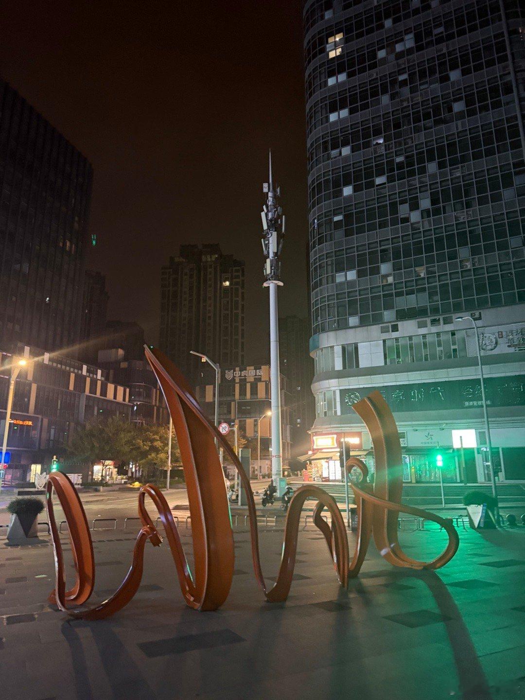 重庆的地道似乎只有重庆的朋友才知道重庆的魅力似乎只有外省的过客才晓得