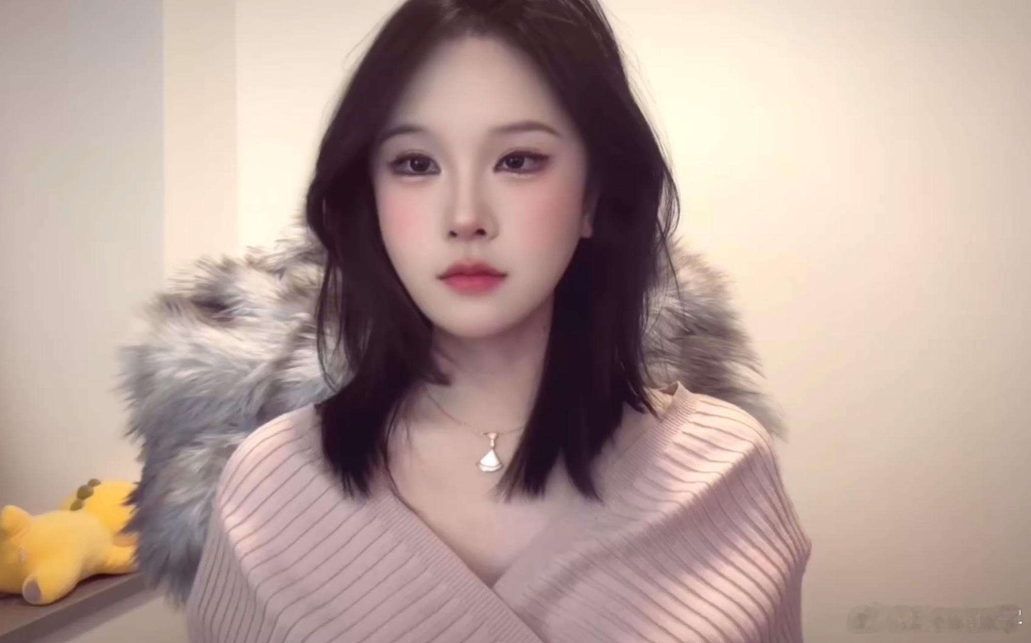 果小果复播聊到了和斗鱼的问题“斗鱼一直是一个很好的平台啊，而且我当时不是也说的很