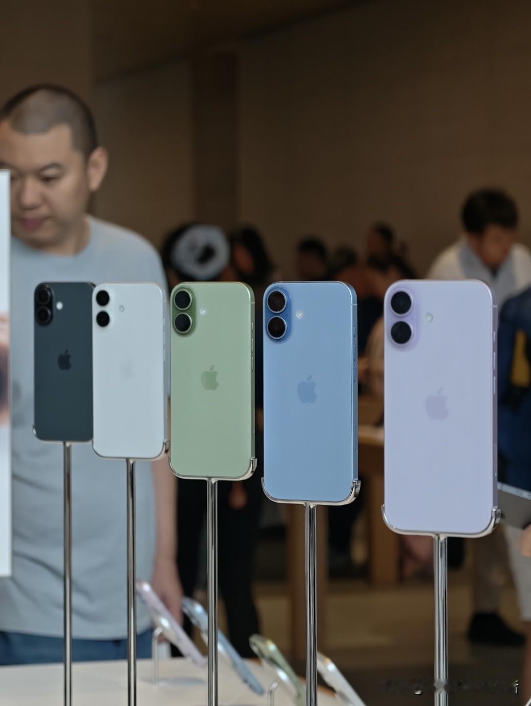 都涨成这样了，iPhone17居然还卖疯了。数码博主RD观测8月17日曝光