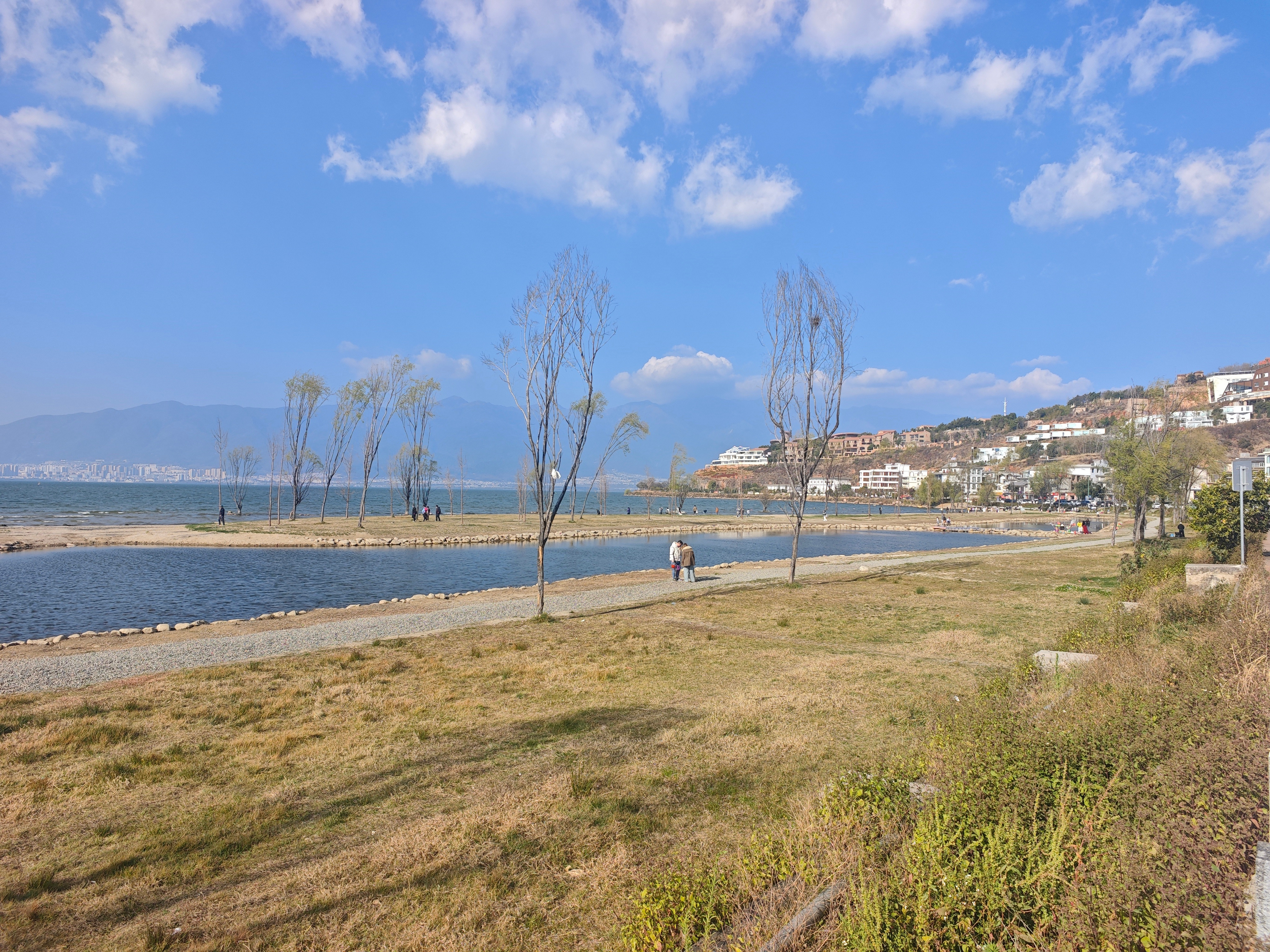 大理，有洱海和古城大理，有洱海和古城大理有天空之城的说法，海拔相对高一些，这里著