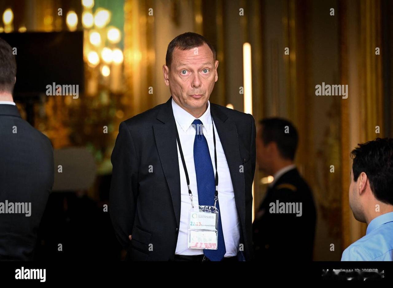 【路透社：法国总统首席外交顾问于2月3日访问了莫斯科】报道指出，法国总统马