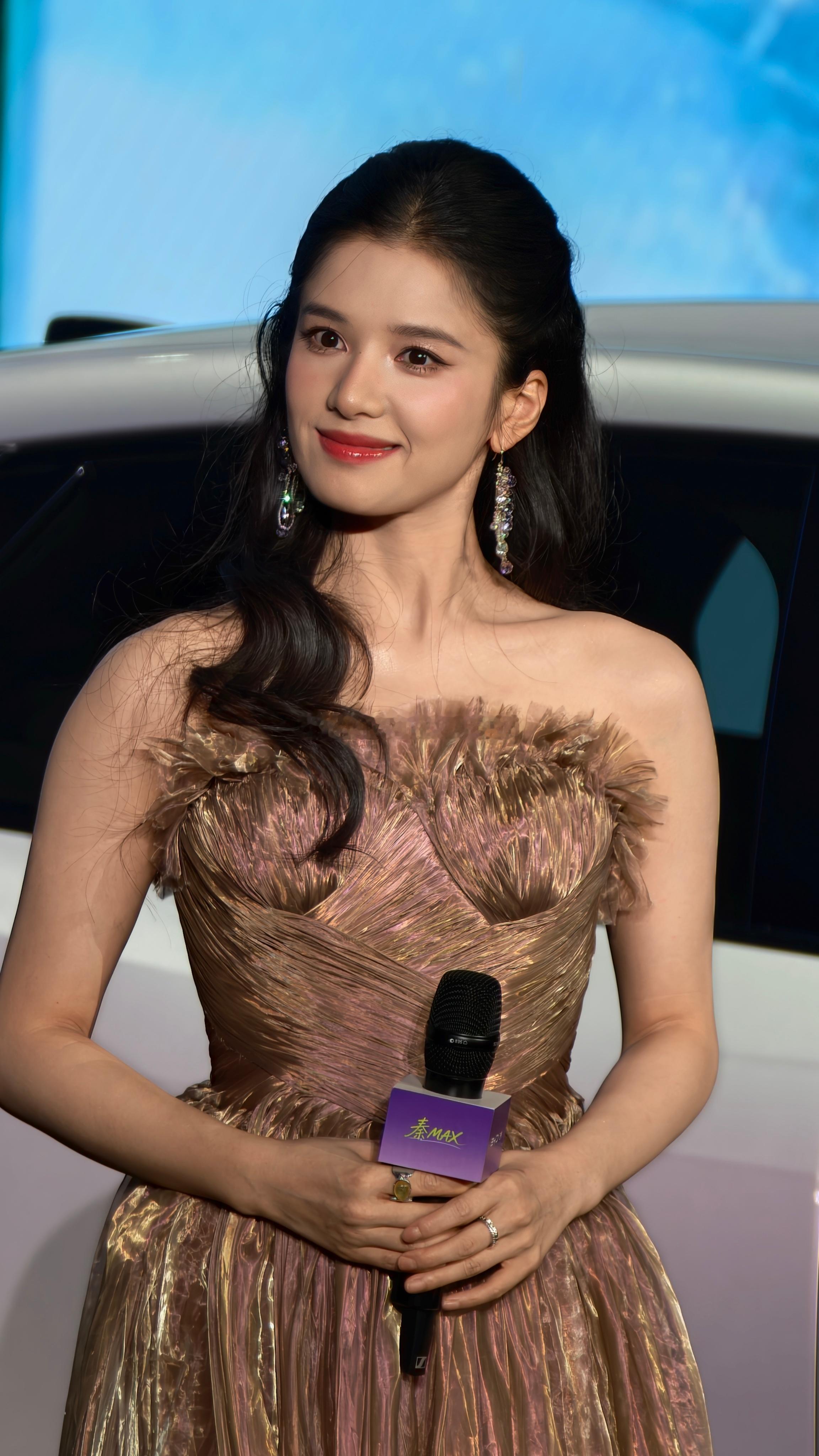 张婧仪的颜值还是权威啊！姐姐太美啦看不够，根本看不够张婧仪