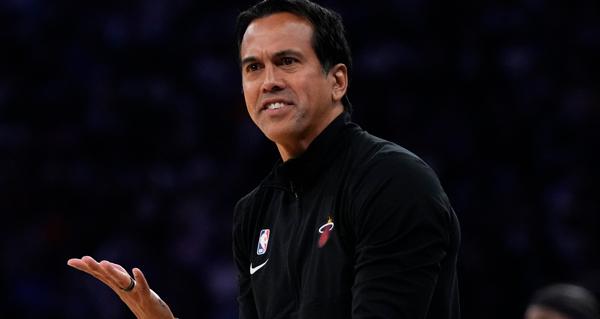 迈阿密热火主帅埃里克·斯波尔斯特拉的住宅在周四凌晨遭遇大火，房屋被彻底烧毁。事发