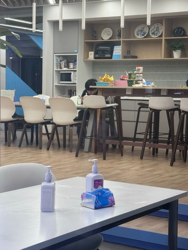 北川的不在场证据找到了网友分享照片: 昨晚北川孤身一人吃饭