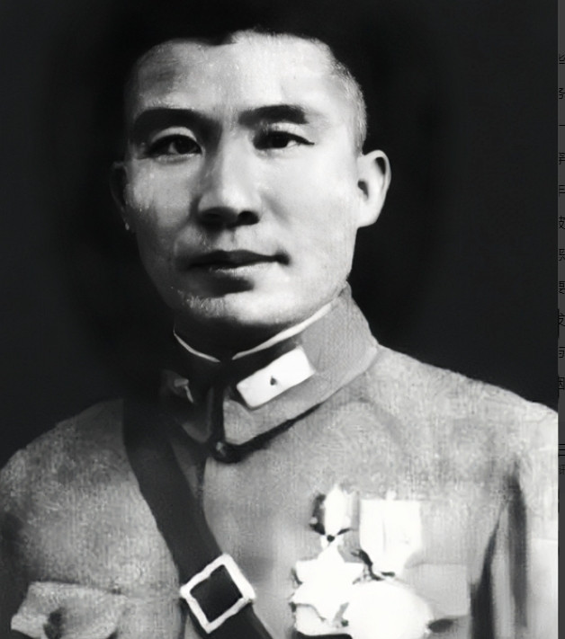 1935年，王耀武得知部下俘虏了一个红军师长，兴冲冲的跑过去准备审讯，但当他看到