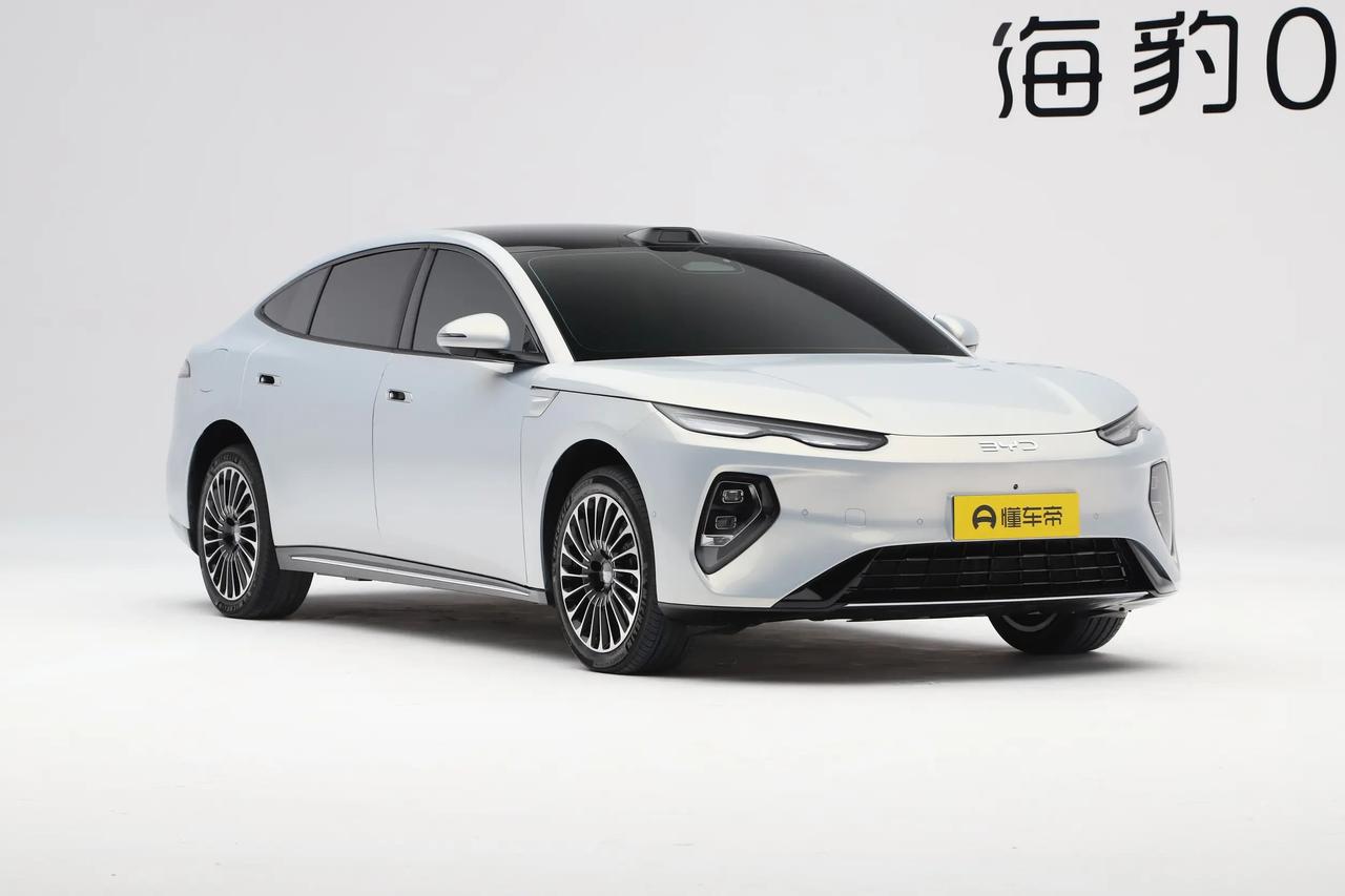 在众多新能源品牌中，比亚迪给我的感觉总是快人一步，无论是设计还是技术，总能给大家