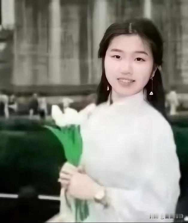 她刚下夜班，就去死了。3月14号晚上，长沙橘子洲大桥的风很大。监控拍到一个瘦小的